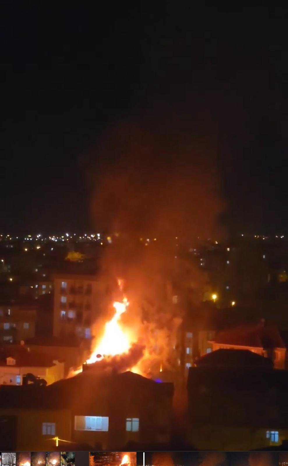 2 katlı binanın çatı katı alev alev yandı