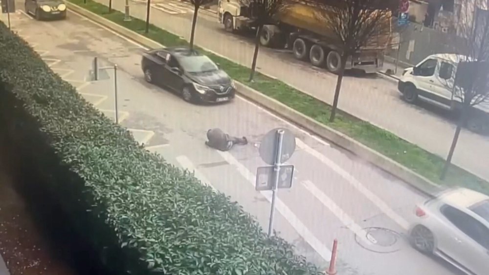 Beyoğlu'nda dehşet! Vurup yola attılar!