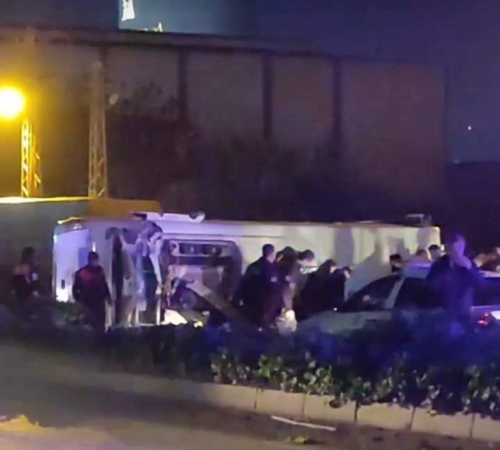 Hatay'da Çevik Kuvvet midibüsü devrildi!