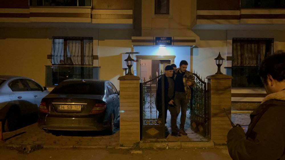 Kartal’da bir genç annesi ile kardeşini bıçakla rehin aldı