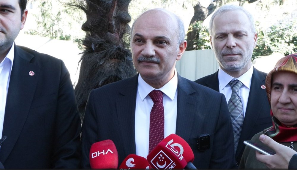 SP'nin İBB adayı Aydın'dan Erbakan’ın kabrine ziyaret