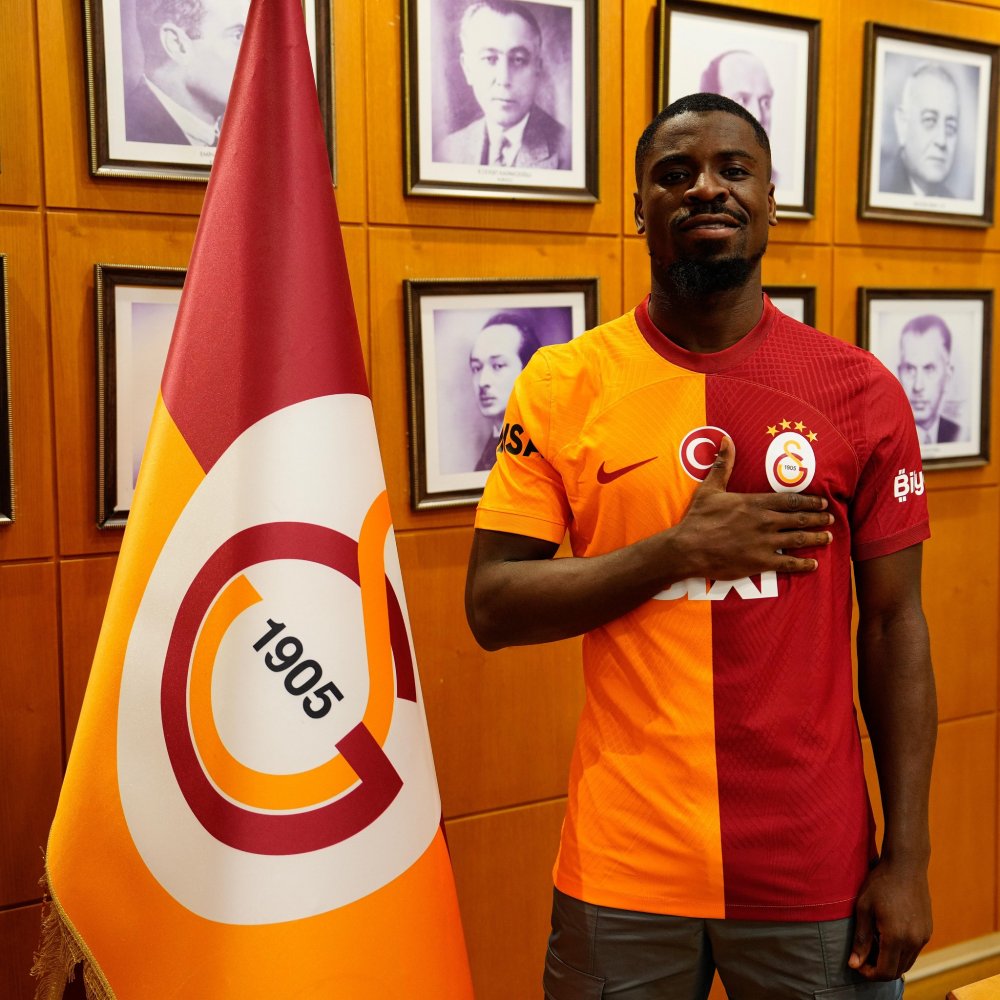 Galatasaray'dan Serge Aurier için imza töreni