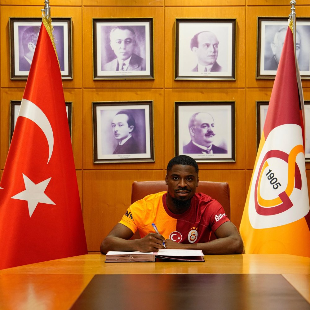 Galatasaray'dan Serge Aurier için imza töreni