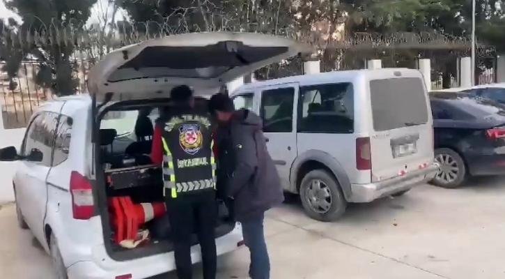 Kaldırımda giden otomobil sürücüsüne para cezası