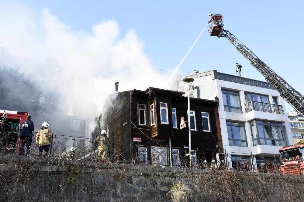 Cami lojmanında yangın