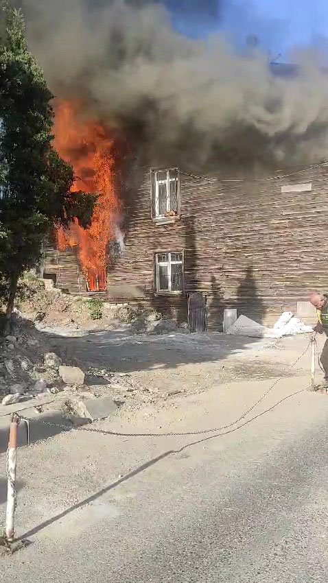 Cami lojmanında yangın