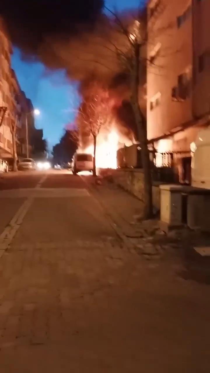 Tekstil atölyesinde büyük yangın!