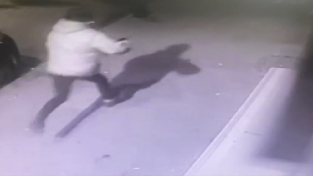 Beyoğlu’nda silahlı kovalamaca: O anlar saniye saniye kaydedildi