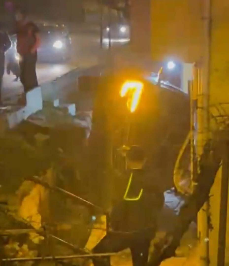 Denetimden kaçtı, apartman boşluğuna düştü!