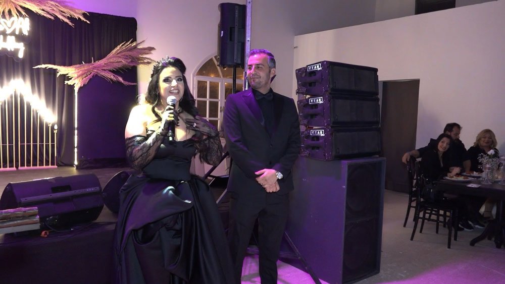 Depremzede sosyal medya fenomeni düğününde siyah gelinlik giydi