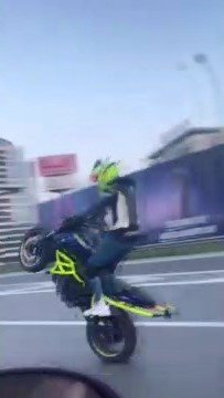 Akrobatik hareketler yapan motosikletliye para cezası