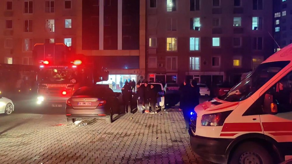 Rezidansta yangın paniği! 40 kişi mahsur kaldı