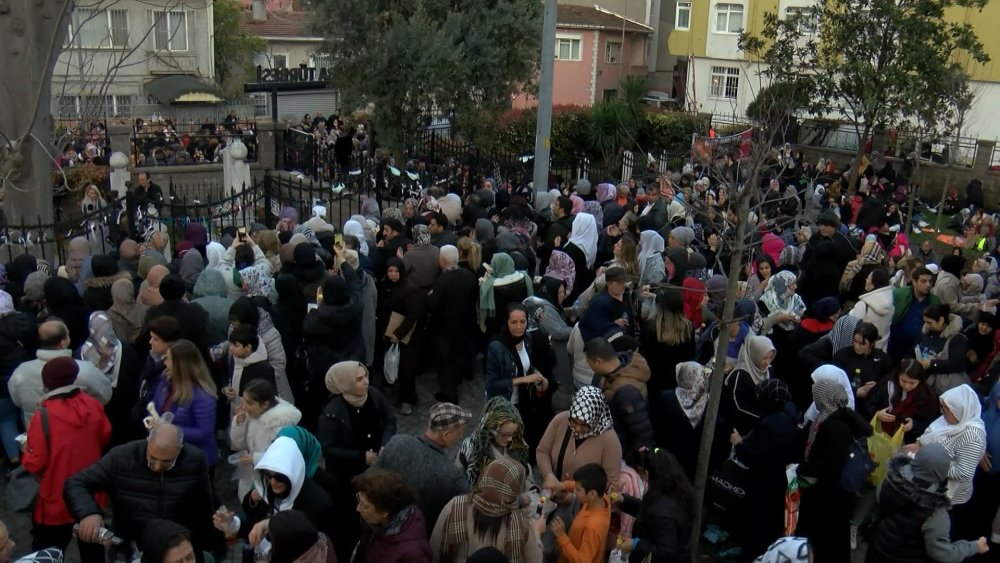 Oruç Baba Türbesi'ne ülkenin dört bir yanından ziyaretçi