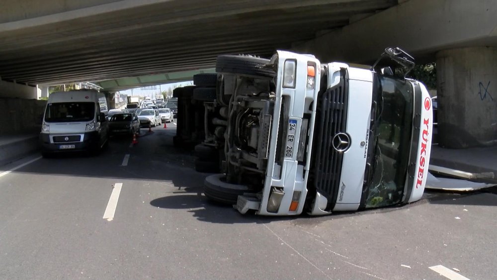 4 kişinin ölümüne neden olan TIR'ın aynı köprüye 2019'da da çarptığı ortaya çıktı