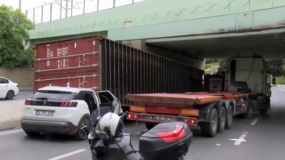 4 kişinin ölümüne neden olan TIR'ın aynı köprüye 2019'da da çarptığı ortaya çıktı