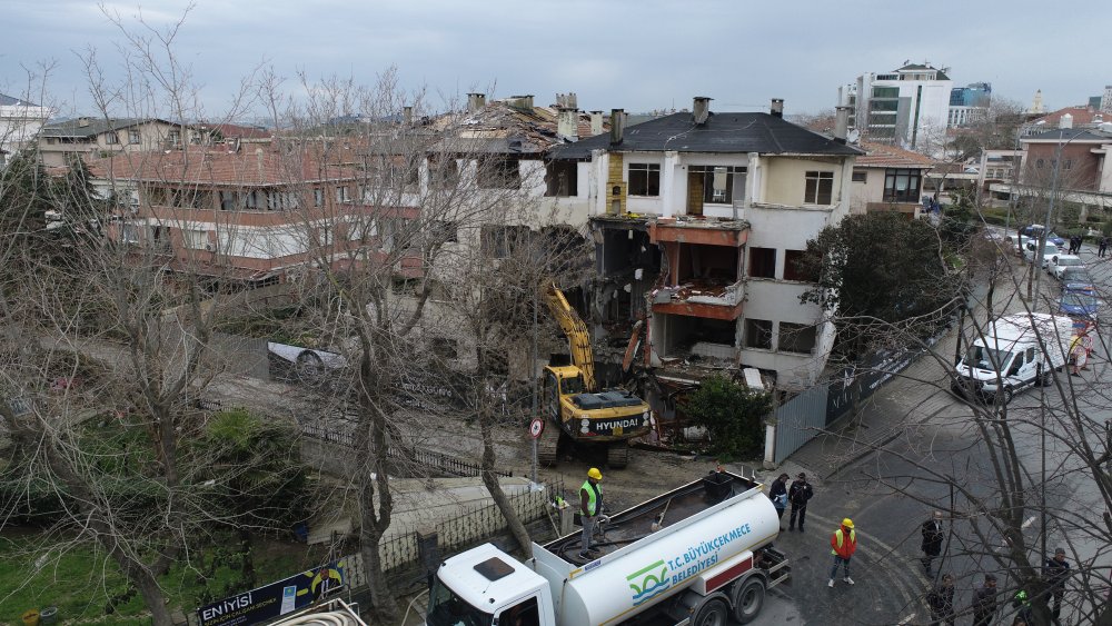 Büyükçekmece'de kentsel dönüşüm yıkımları devam ediyor
