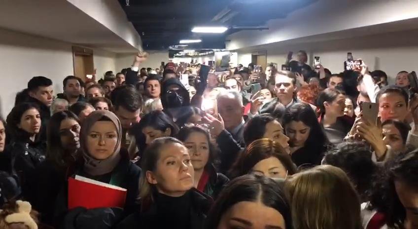 Hayvanseverler Eros için adliyeye akın etti