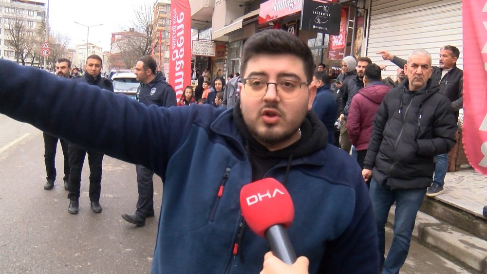 Otomobil karşı şeritten gelen İETT otobüsüne çarptı