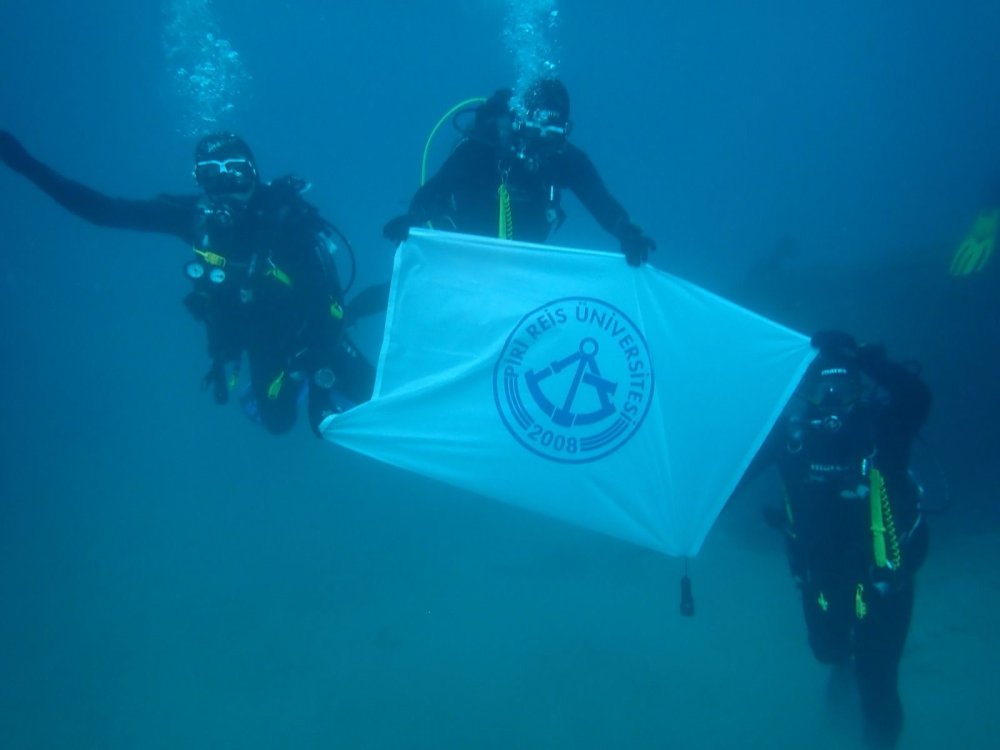 Piri Reis Üniversitesi öğrencilerinden Çanakkale şehitlerine saygı dalışı