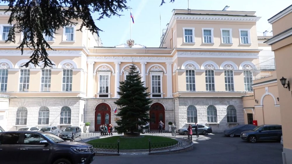 Rusya’nın İstanbul Başkonsolosluğu’nda uzun seçim sırası