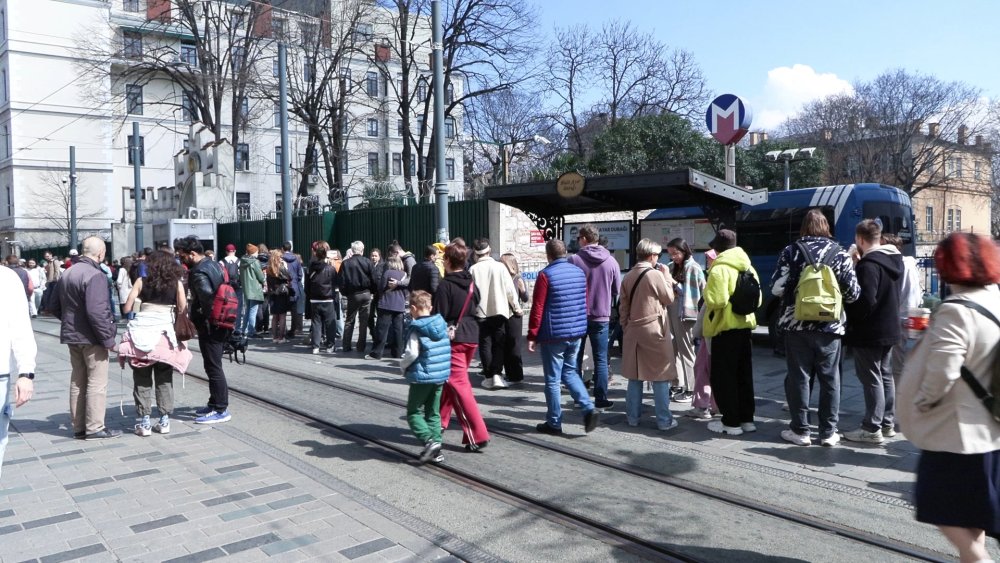 Rusya’nın İstanbul Başkonsolosluğu’nda uzun seçim sırası