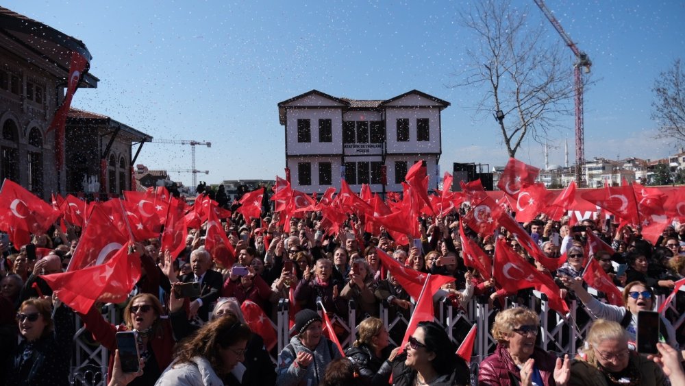 İmamoğlu: Sefaköy-Beylikdüzü metro hattı 18 aydır bir imza bekliyor