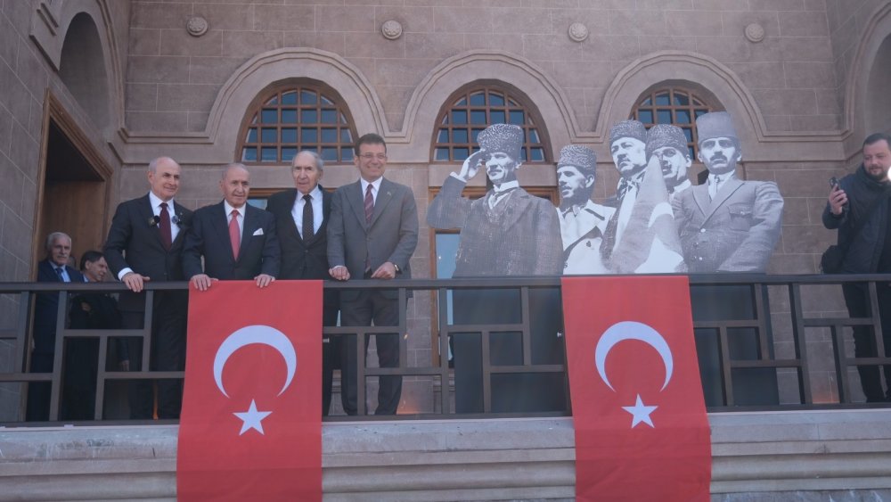 İmamoğlu: Sefaköy-Beylikdüzü metro hattı 18 aydır bir imza bekliyor