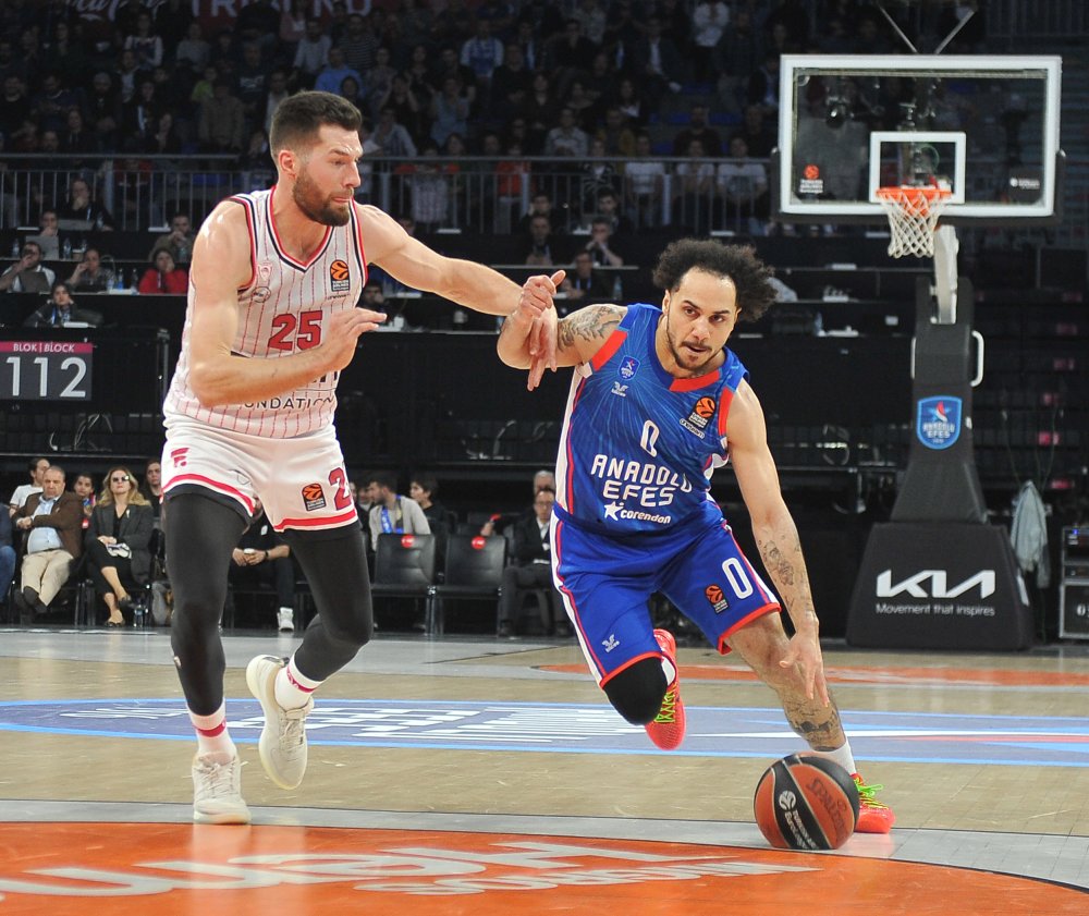 Anadolu Efes, Olympiacos'u devirdi!
