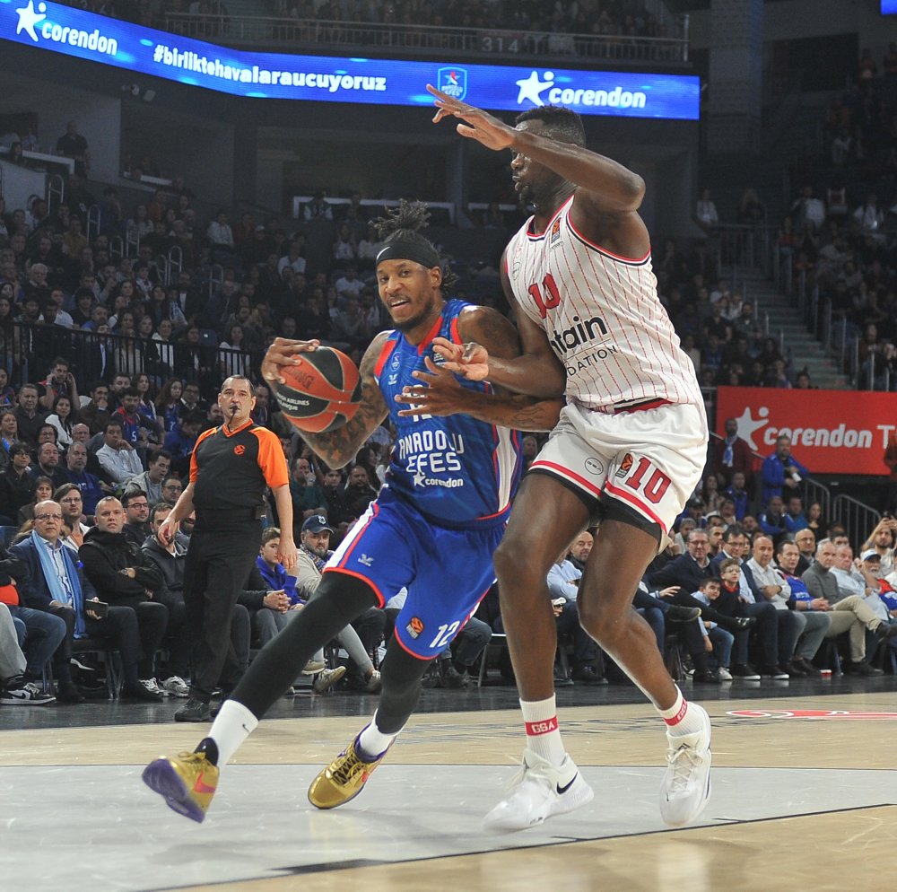 Anadolu Efes, Olympiacos'u devirdi!