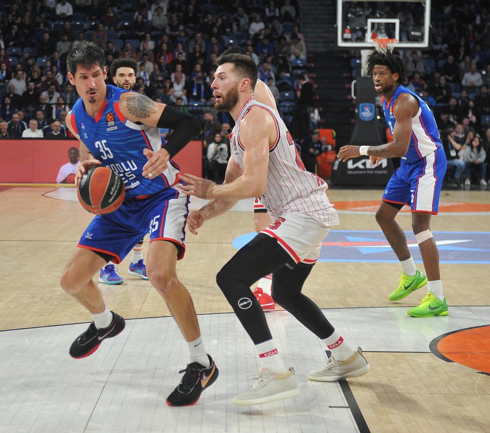Anadolu Efes, Olympiacos'u devirdi!