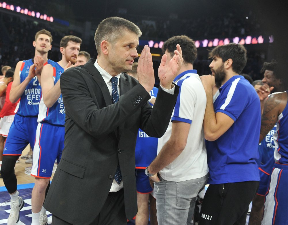 Anadolu Efes, Olympiacos'u devirdi!