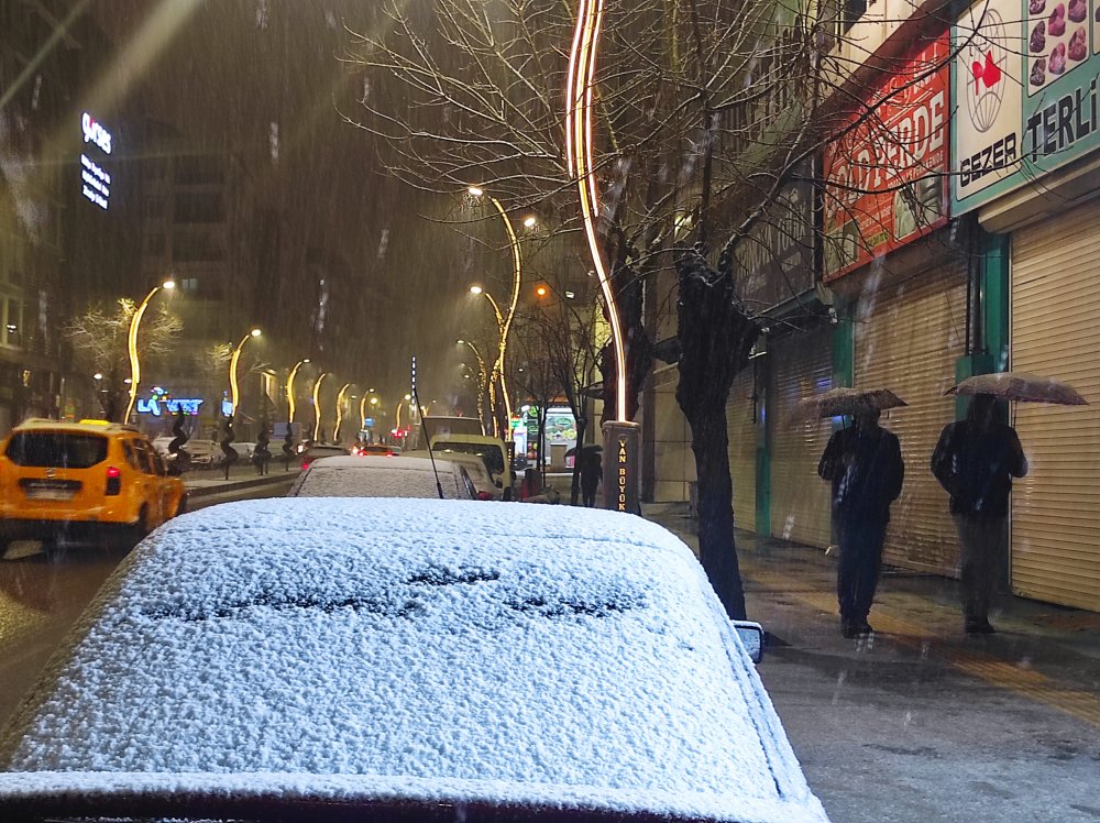 Kent merkezi beyaza büründü!