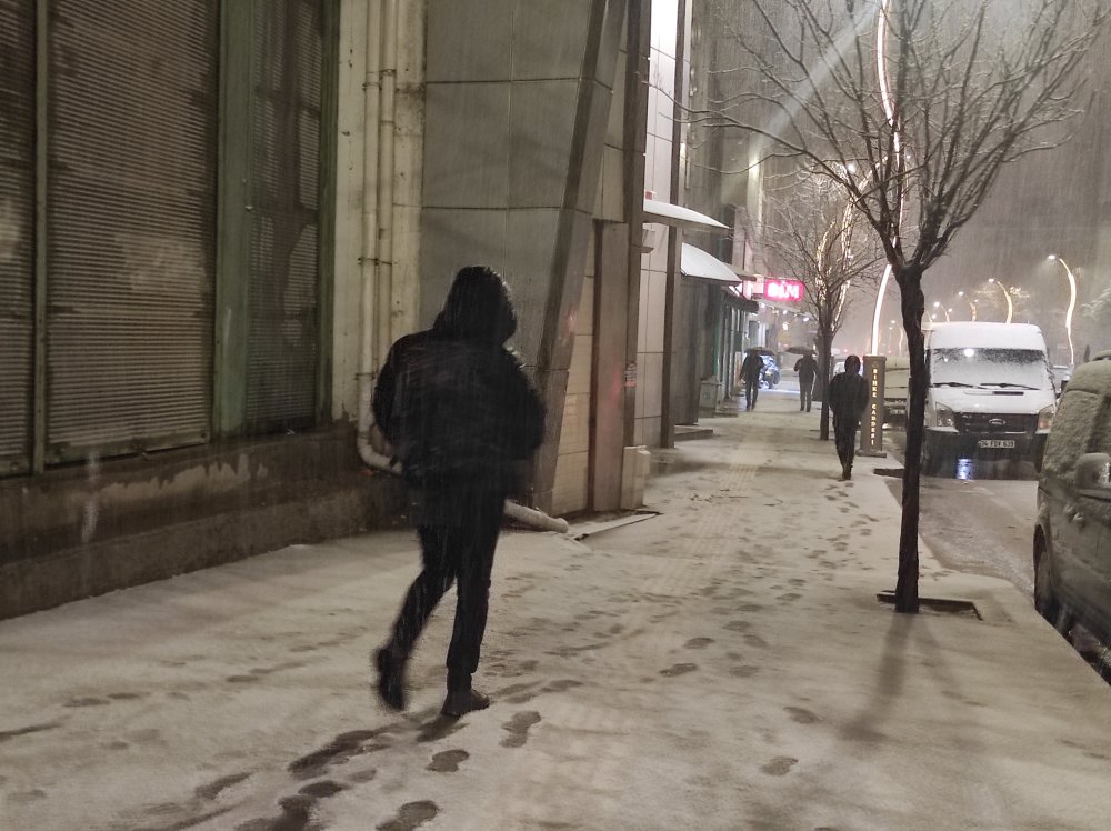 Kent merkezi beyaza büründü!