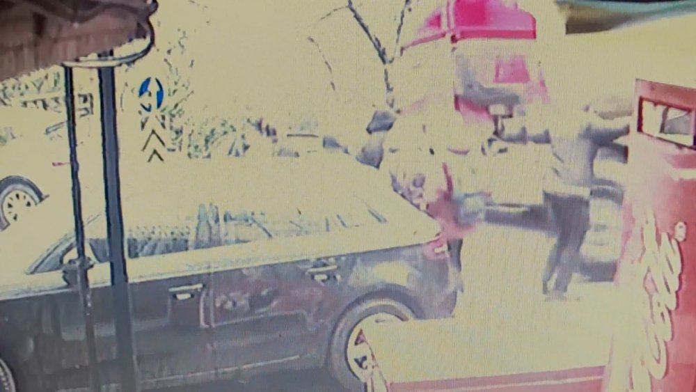 Hafriyat kamyonunun tekeri fırladı: 1 öğrenci yaralandı