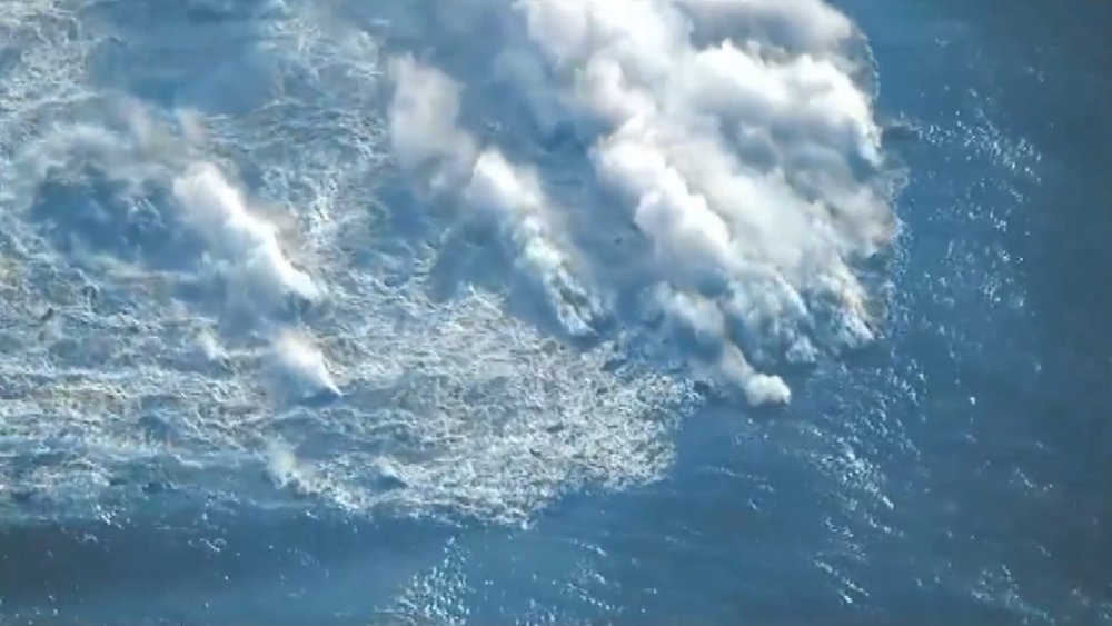 Sualtındaki volkan faaliyete geçti!