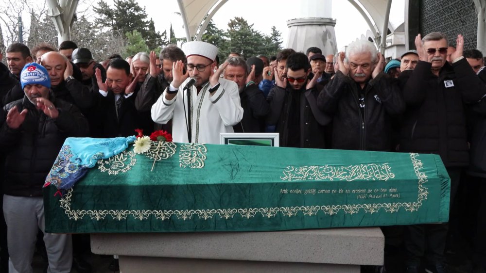 Bahar Öztan'a veda: Türk sinemasının 'Gamzeli güzeli' son yolculuğuna uğurlandı