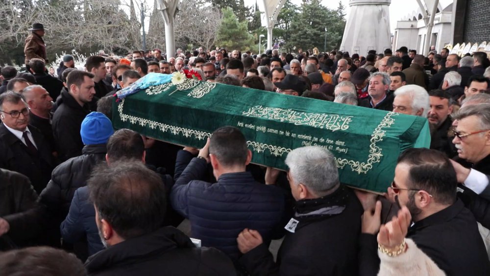 Bahar Öztan'a veda: Türk sinemasının 'Gamzeli güzeli' son yolculuğuna uğurlandı