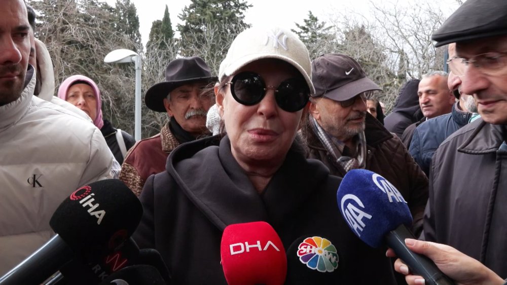 Bahar Öztan'a veda: Türk sinemasının 'Gamzeli güzeli' son yolculuğuna uğurlandı