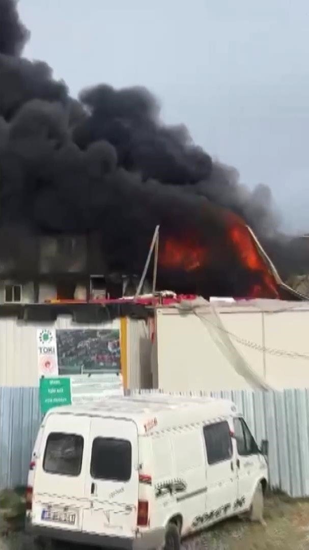 İnşaat alanında yangın çıktı!