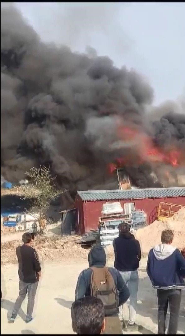 İnşaat alanında yangın çıktı!