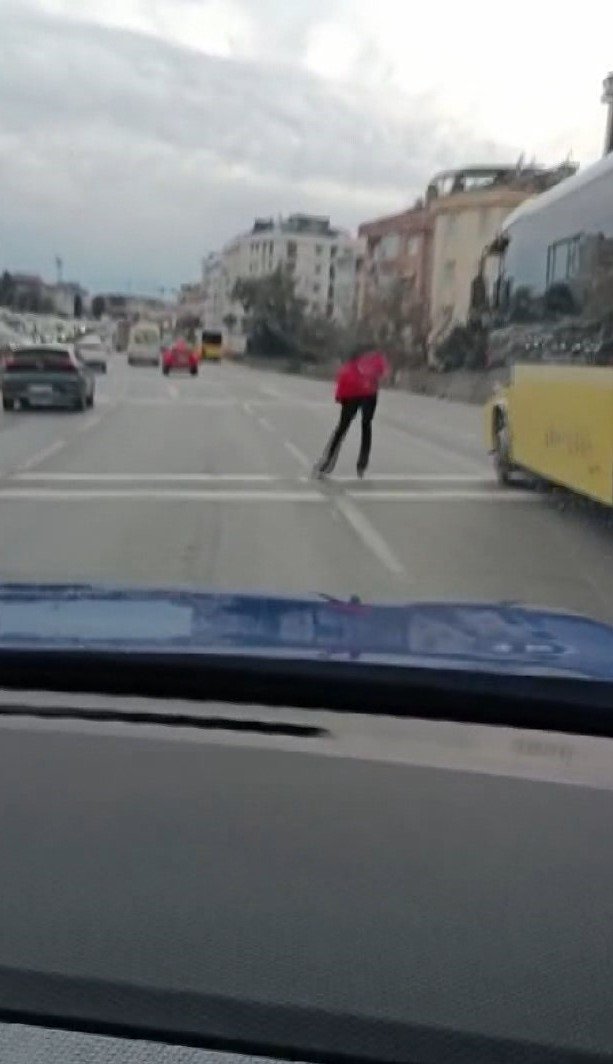 D-100 'de patenli gençlerin tehlikeli yolculuğu: Araçları bile geride bıraktılar