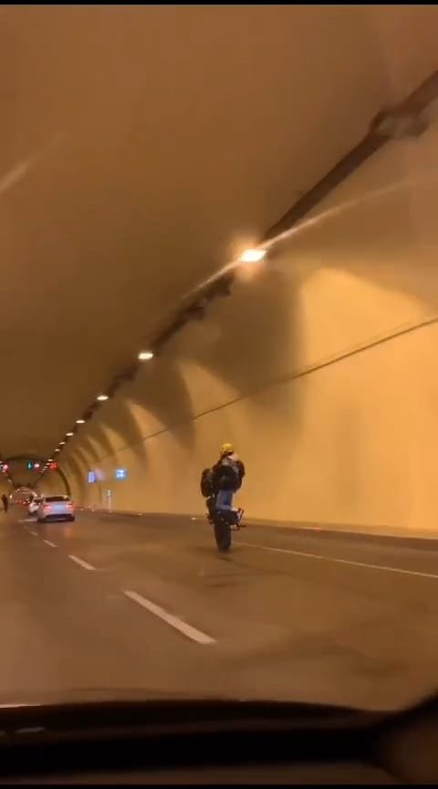 Motosikletinin tehlikeli yolculuğu