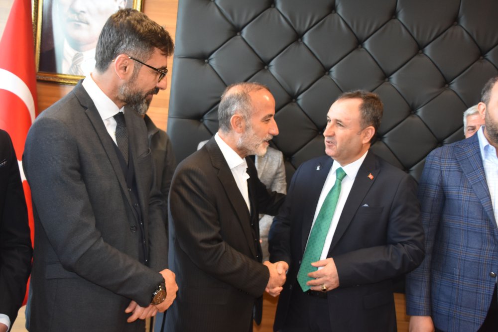 CHP'nin belediye başkan adayı AK Parti'ye geçti: 'Miting saatim DEM Parti'ye satıldı'