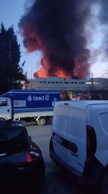 Fabrikada korkutan yangın!