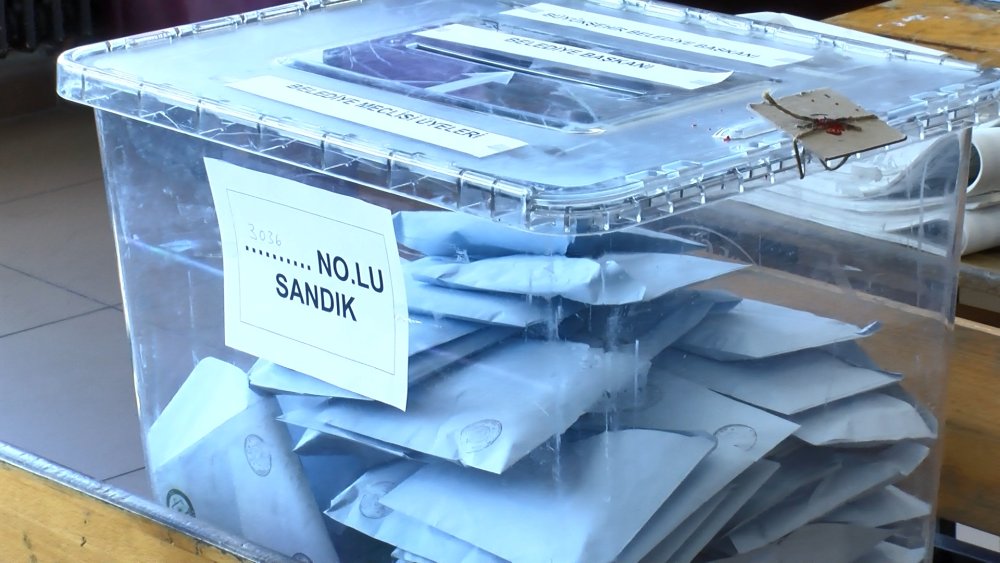 8 seçmenli mahallede aynı sınıfta iki sandık