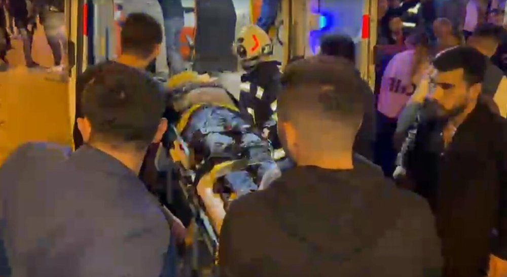 CHP ilçe başkanlığında seçim kutlamasında balkon çöktü; 1'i ağır, 4 yaralı