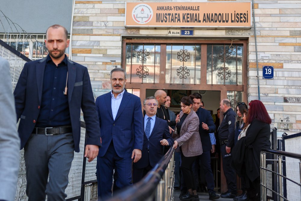 Hakan Fidan oyunu kullandı