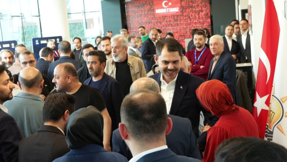 Murat Kurum sonuçları takip etmek için AK Parti il başkanlığında
