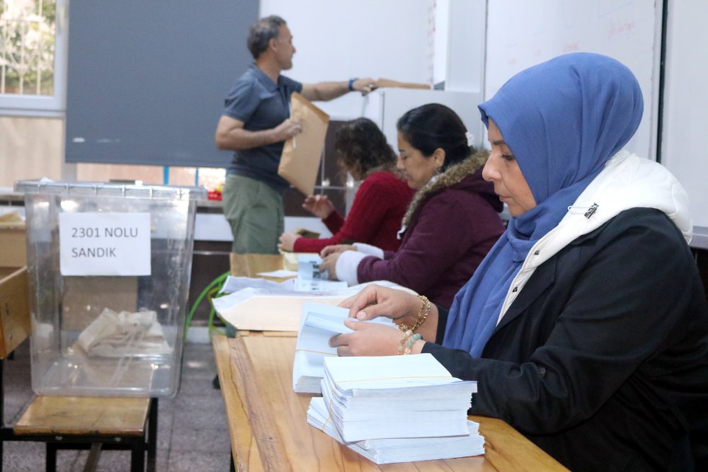 Sandık görevlileri yemin ederek göreve başladı