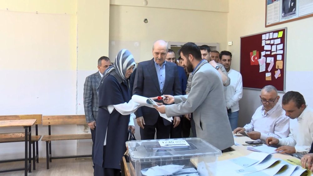 TBMM Başkanı Numan Kurtulmuş oyunu kullandı